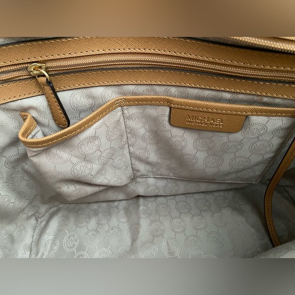 Michael Kors Jet Set Medium Travel Saffiano Leather Tote - Acorn like new - Picture 7 of 11